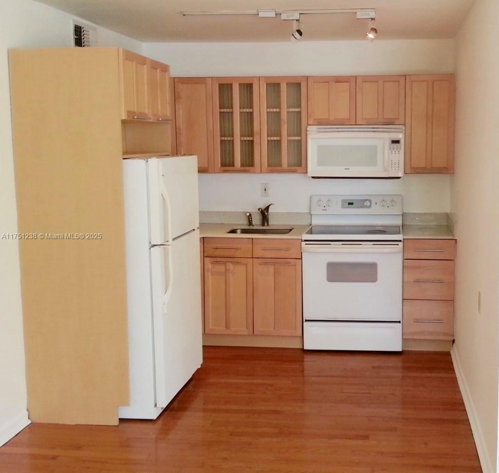 1337 Euclid Ave # 205