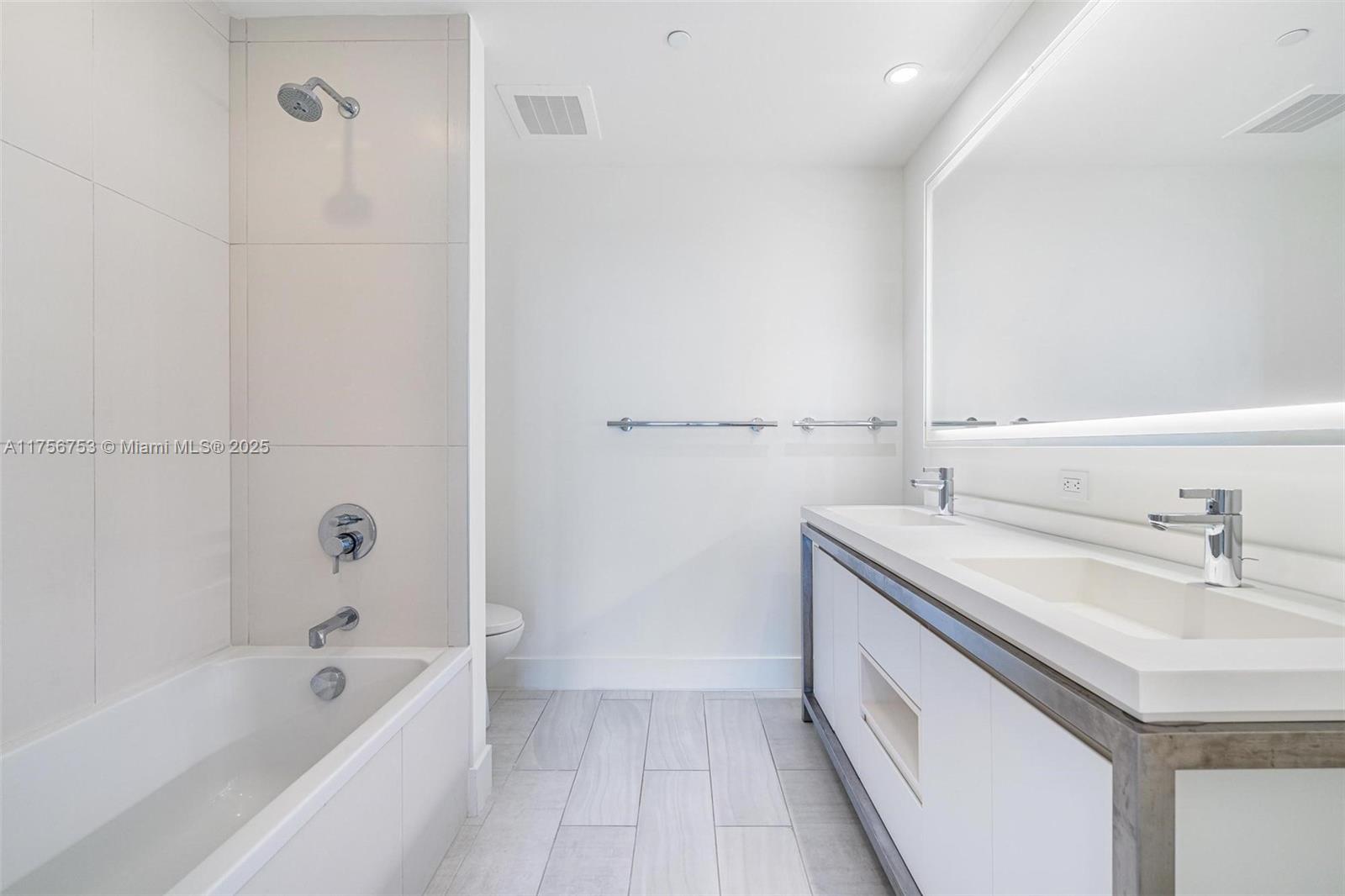 2000 Metropica Way # 1110