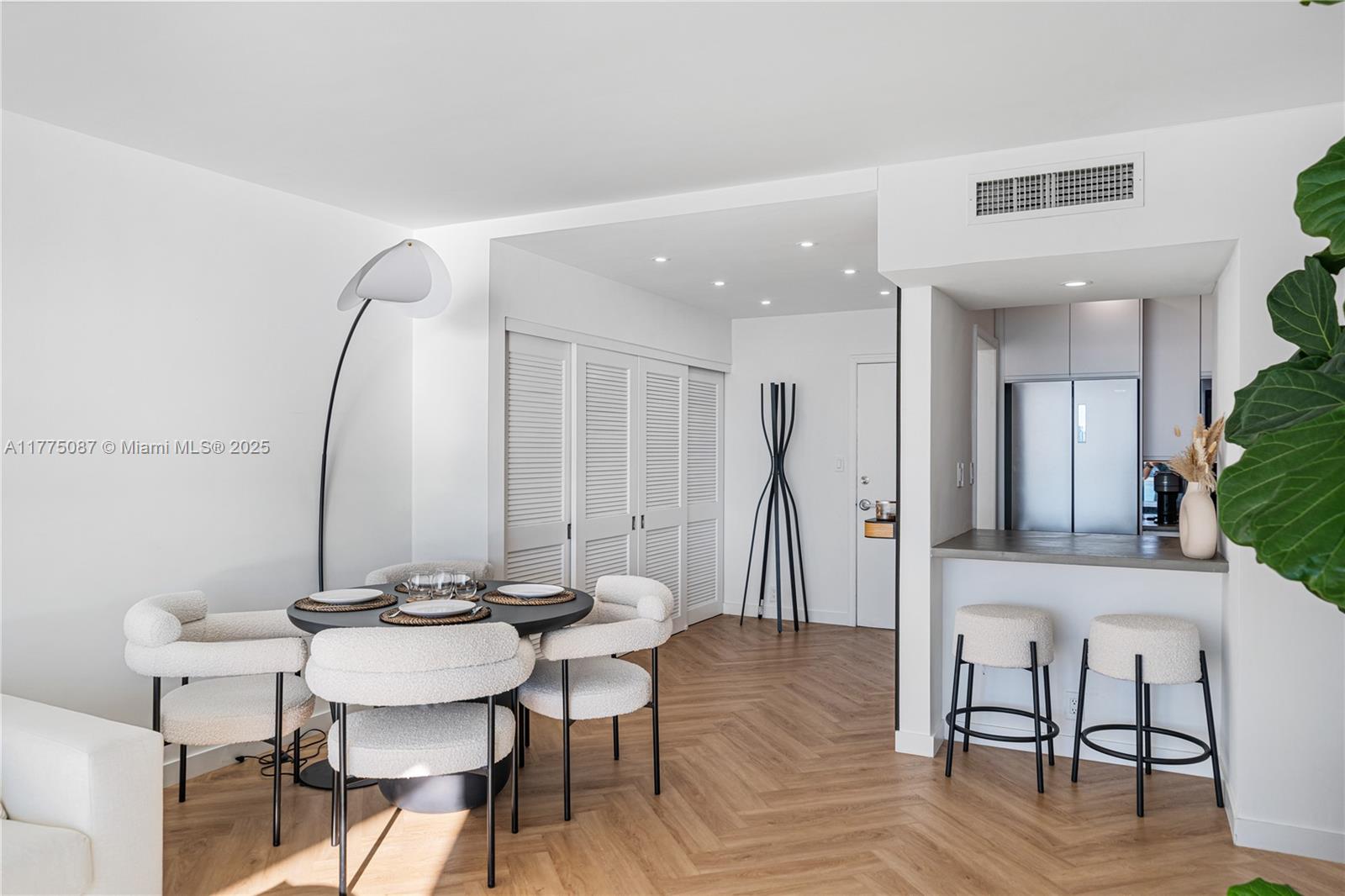 1000 West Ave # 516