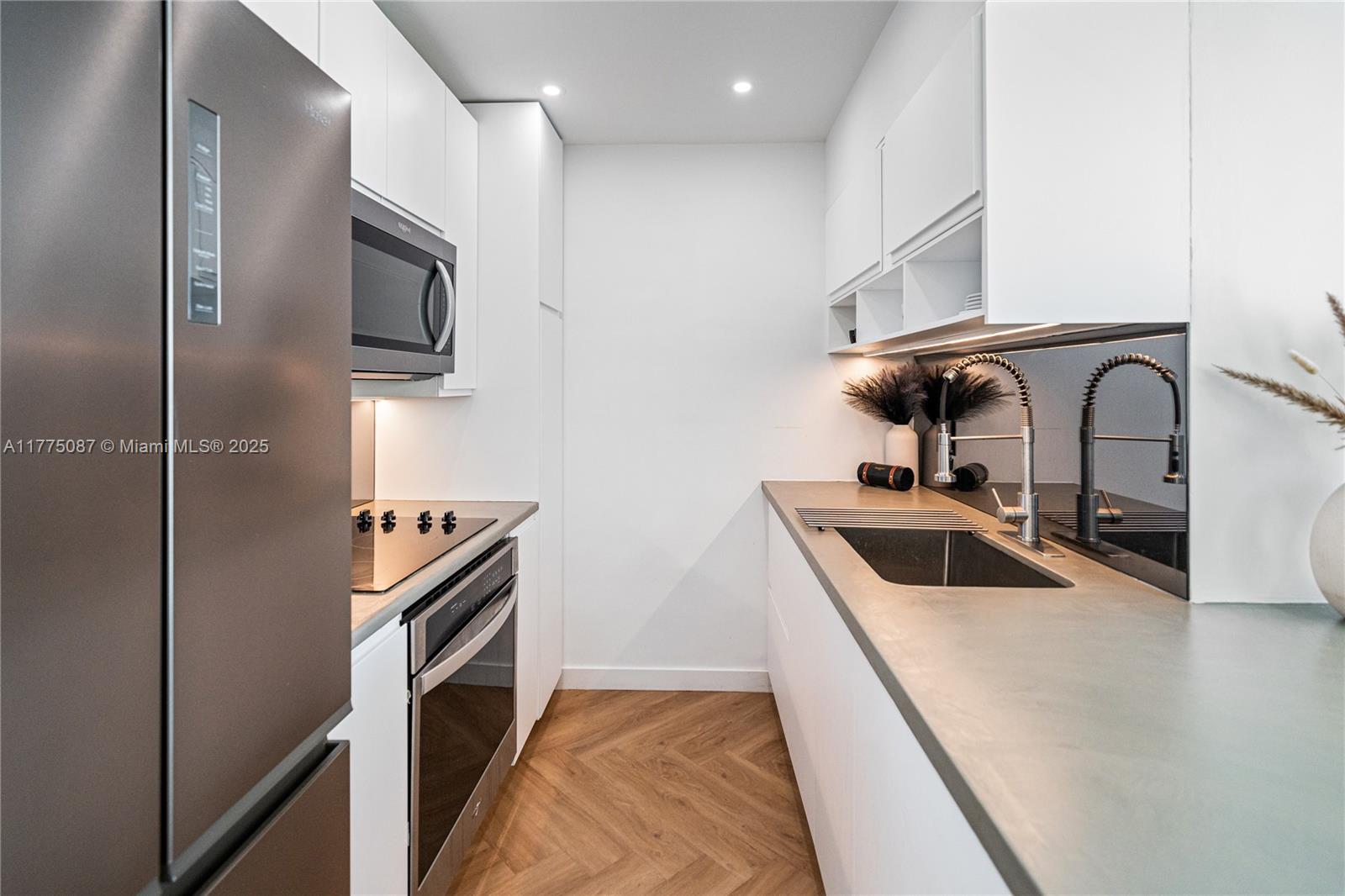 1000 West Ave # 516