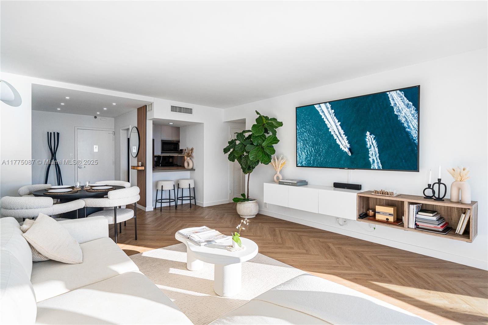 1000 West Ave # 516