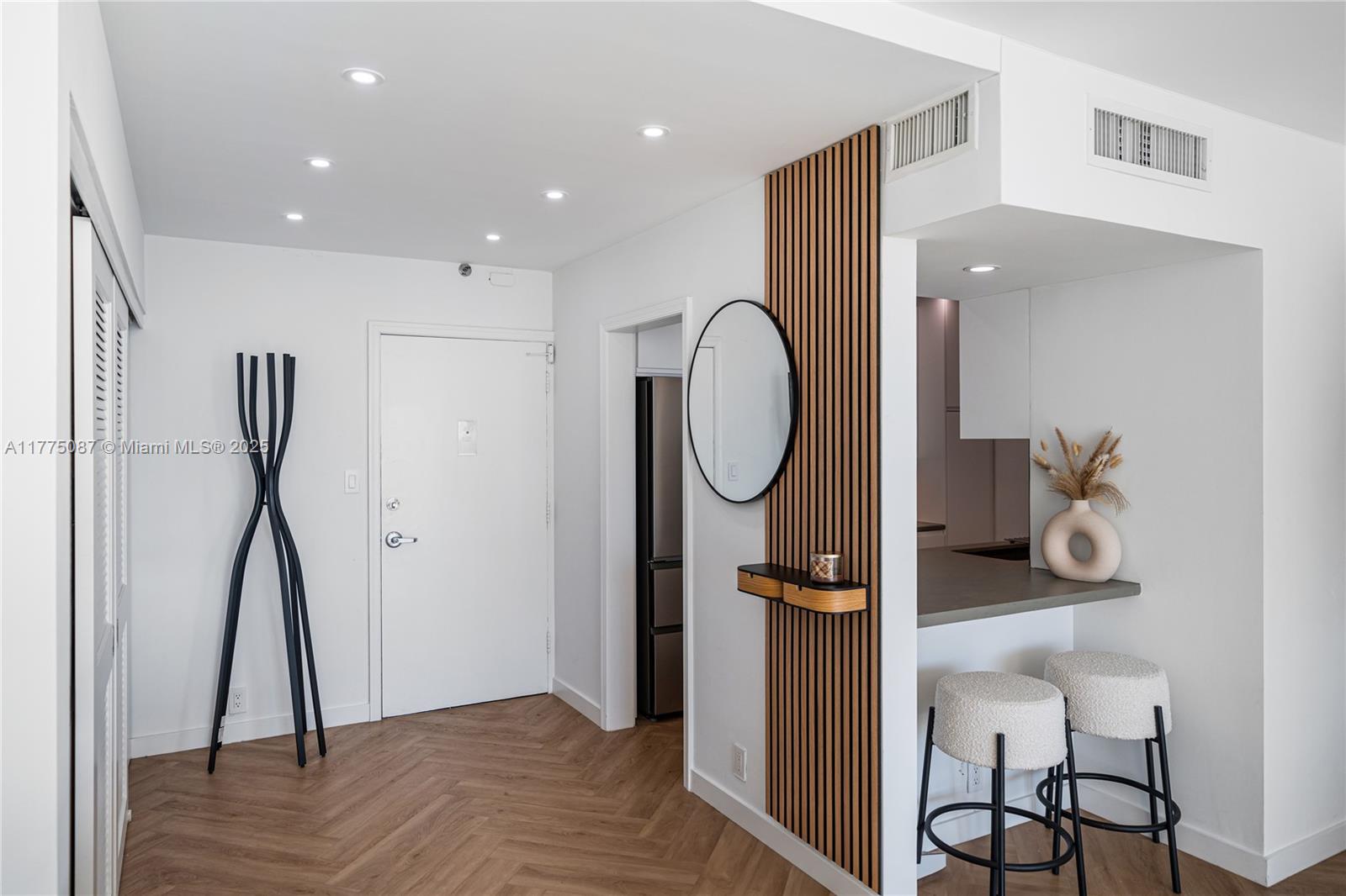 1000 West Ave # 516