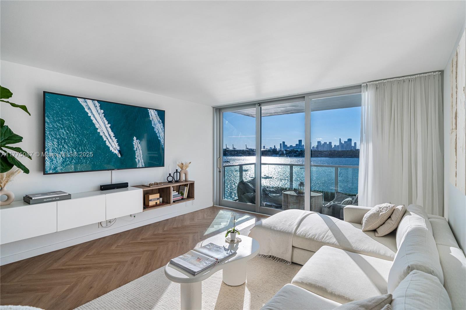 1000 West Ave # 516