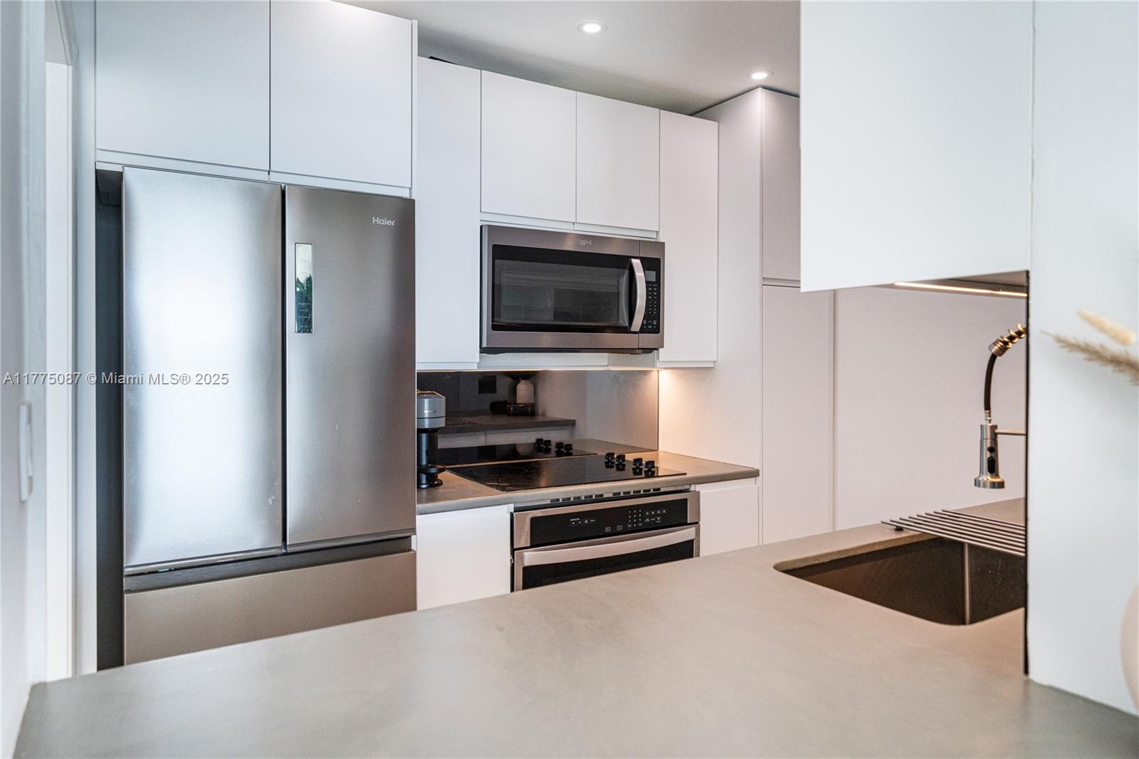 1000 West Ave # 516