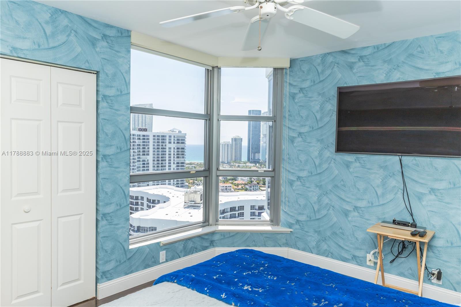 3530 Mystic Pointe Dr # 2910