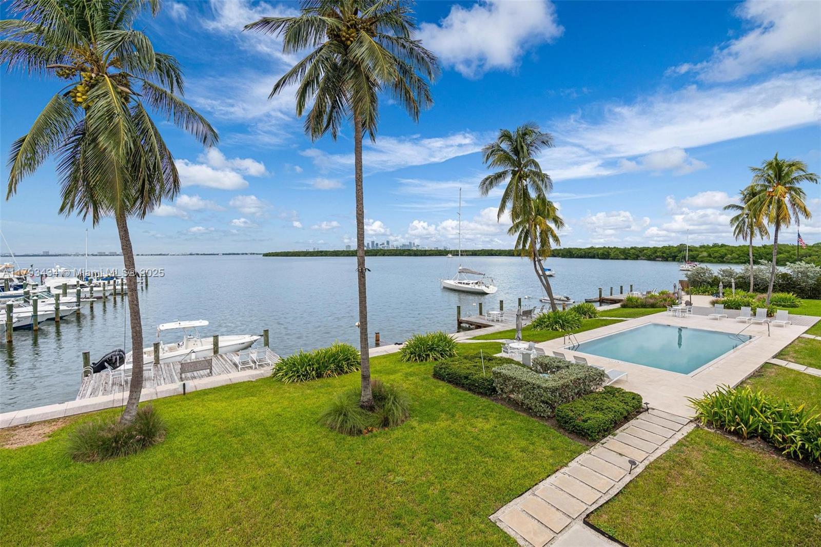 166 Harbor Dr # 2B