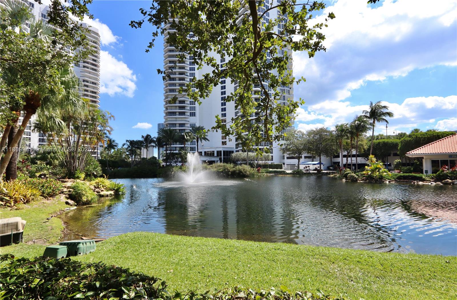 3500 Mystic Pointe Dr # 3906