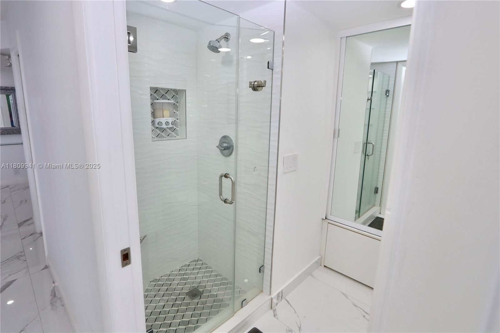 3500 Mystic Pointe Dr # 3906