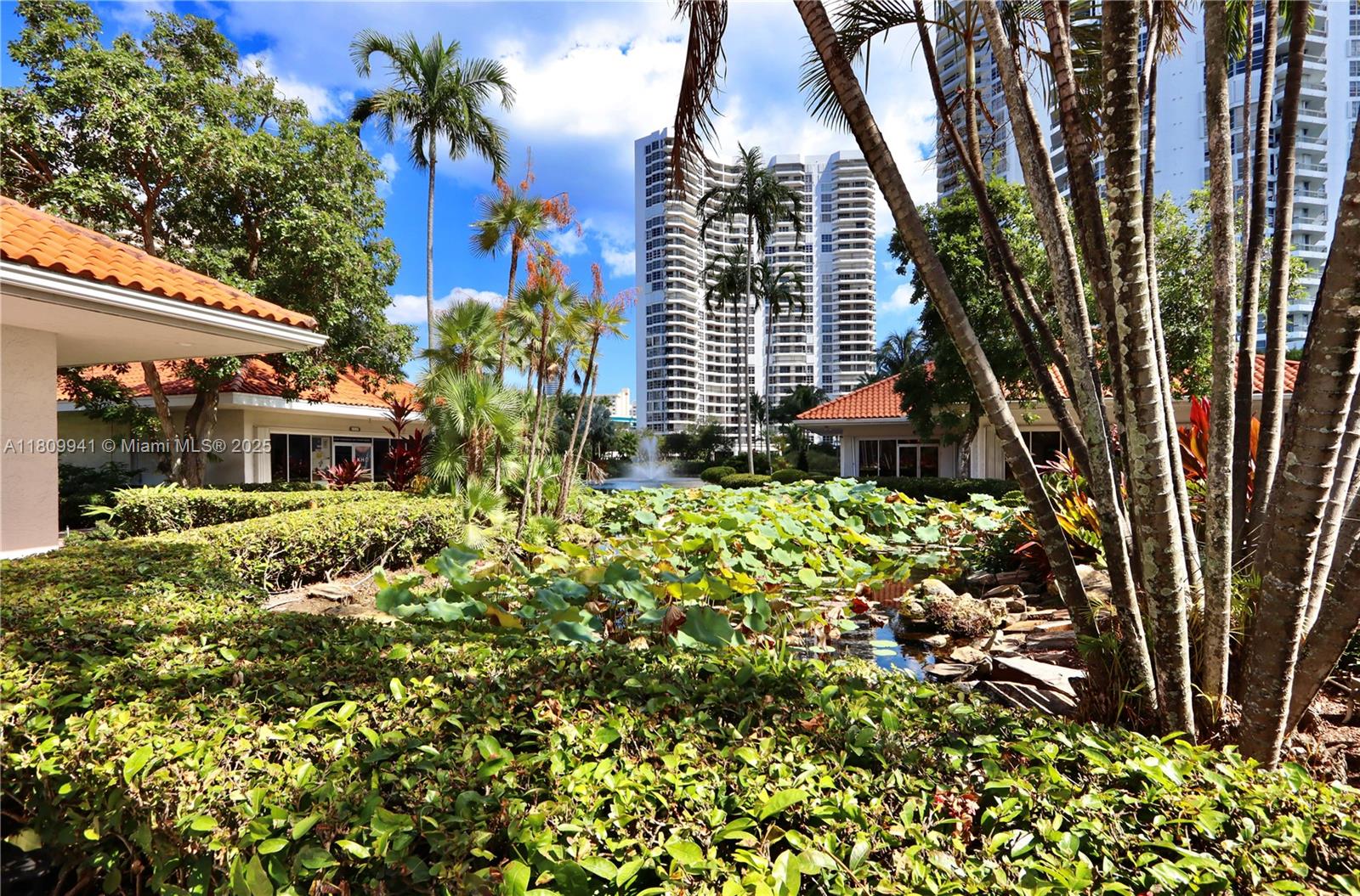 3500 Mystic Pointe Dr # 3906