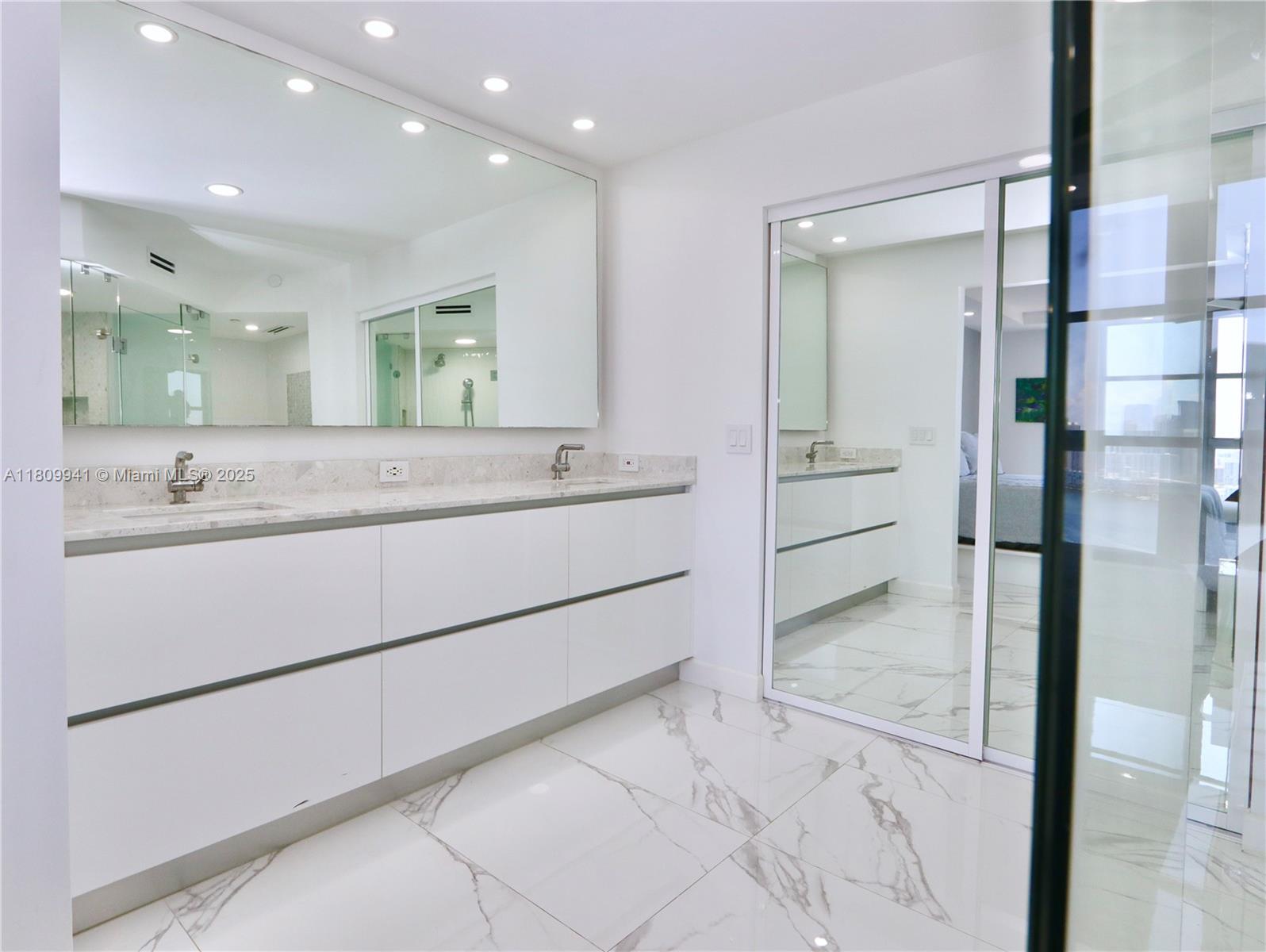 3500 Mystic Pointe Dr # 3906