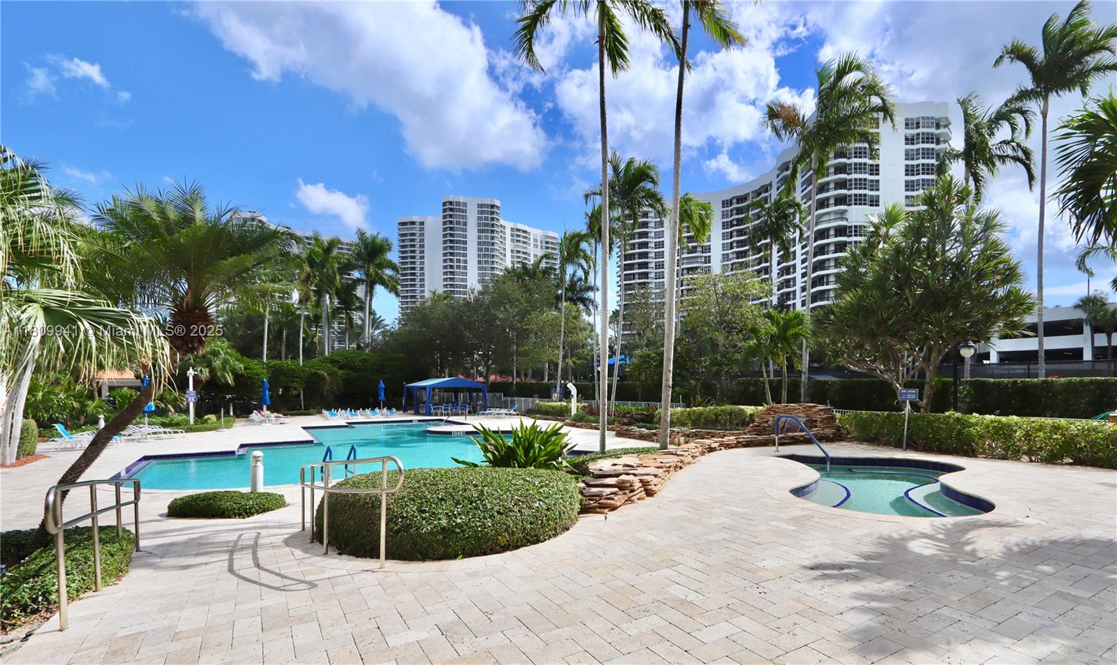 3500 Mystic Pointe Dr # 3906