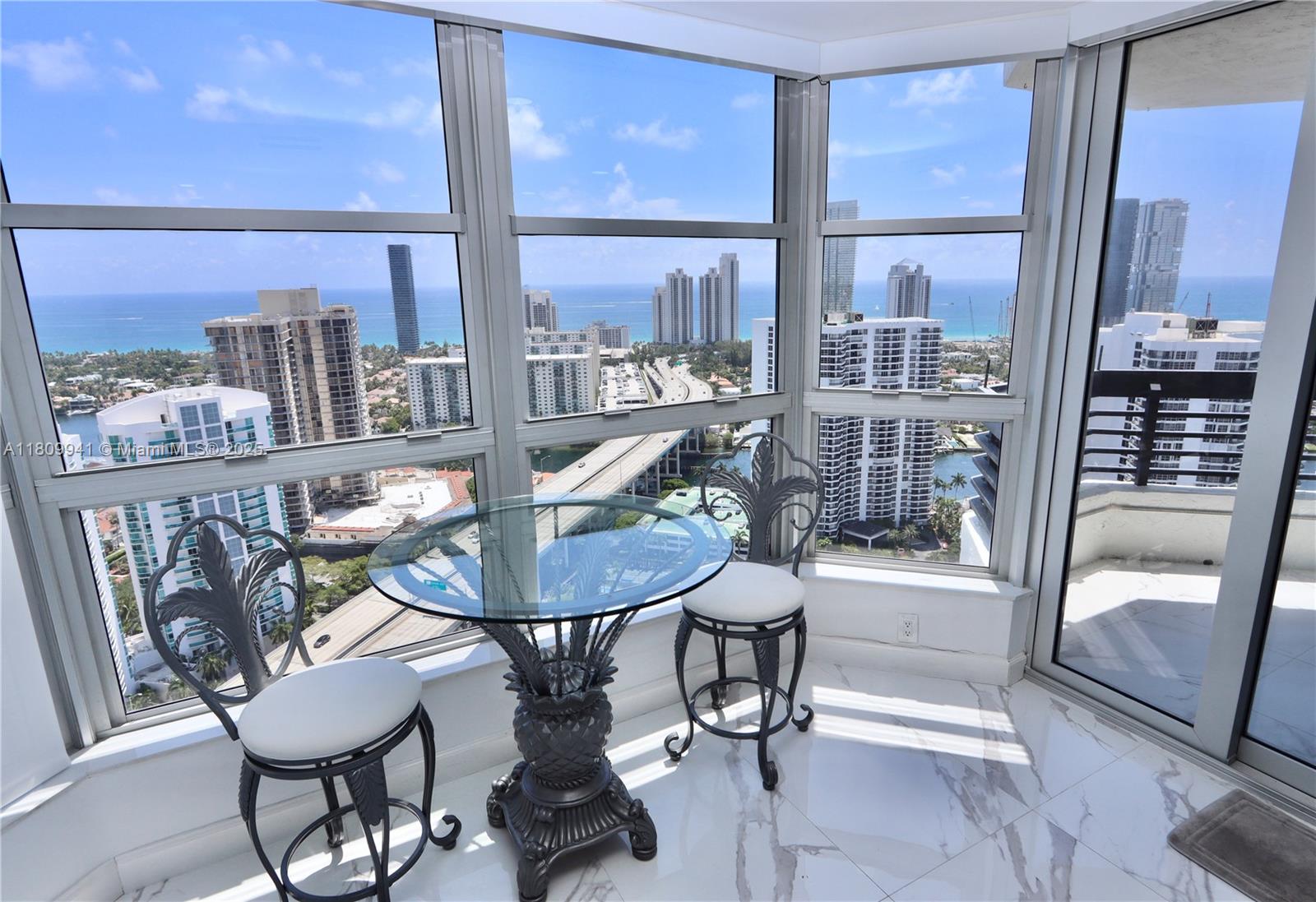 3500 Mystic Pointe Dr # 3906