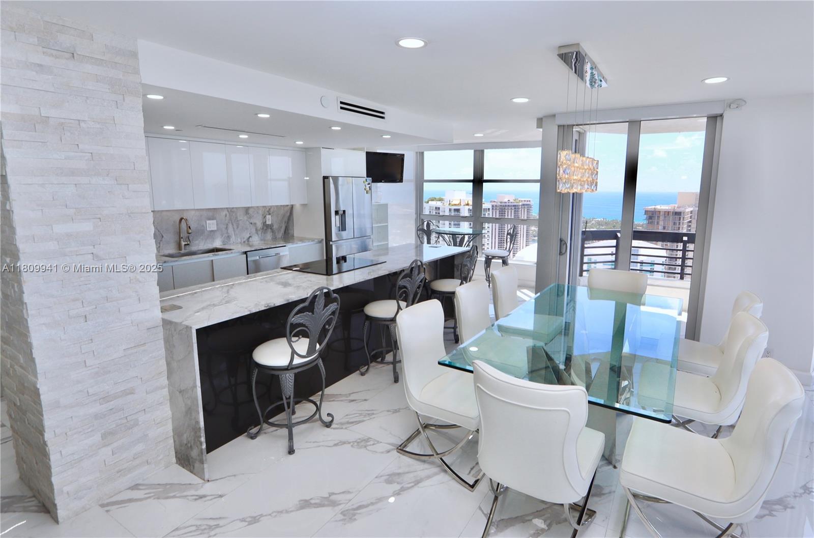 3500 Mystic Pointe Dr # 3906