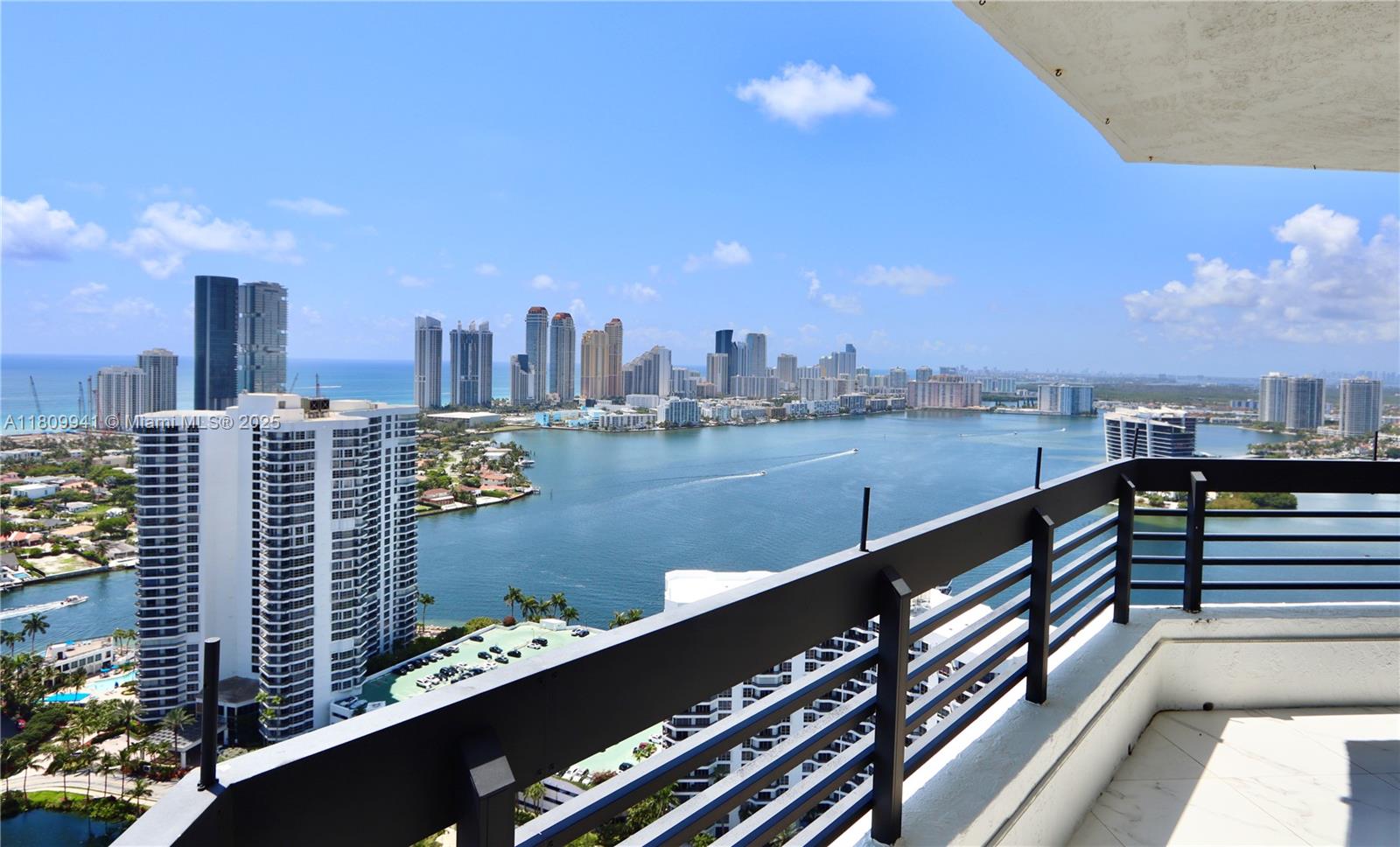 3500 Mystic Pointe Dr # 3906
