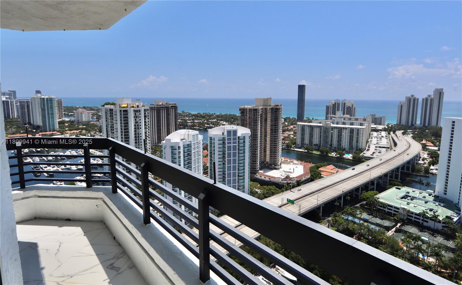 3500 Mystic Pointe Dr # 3906