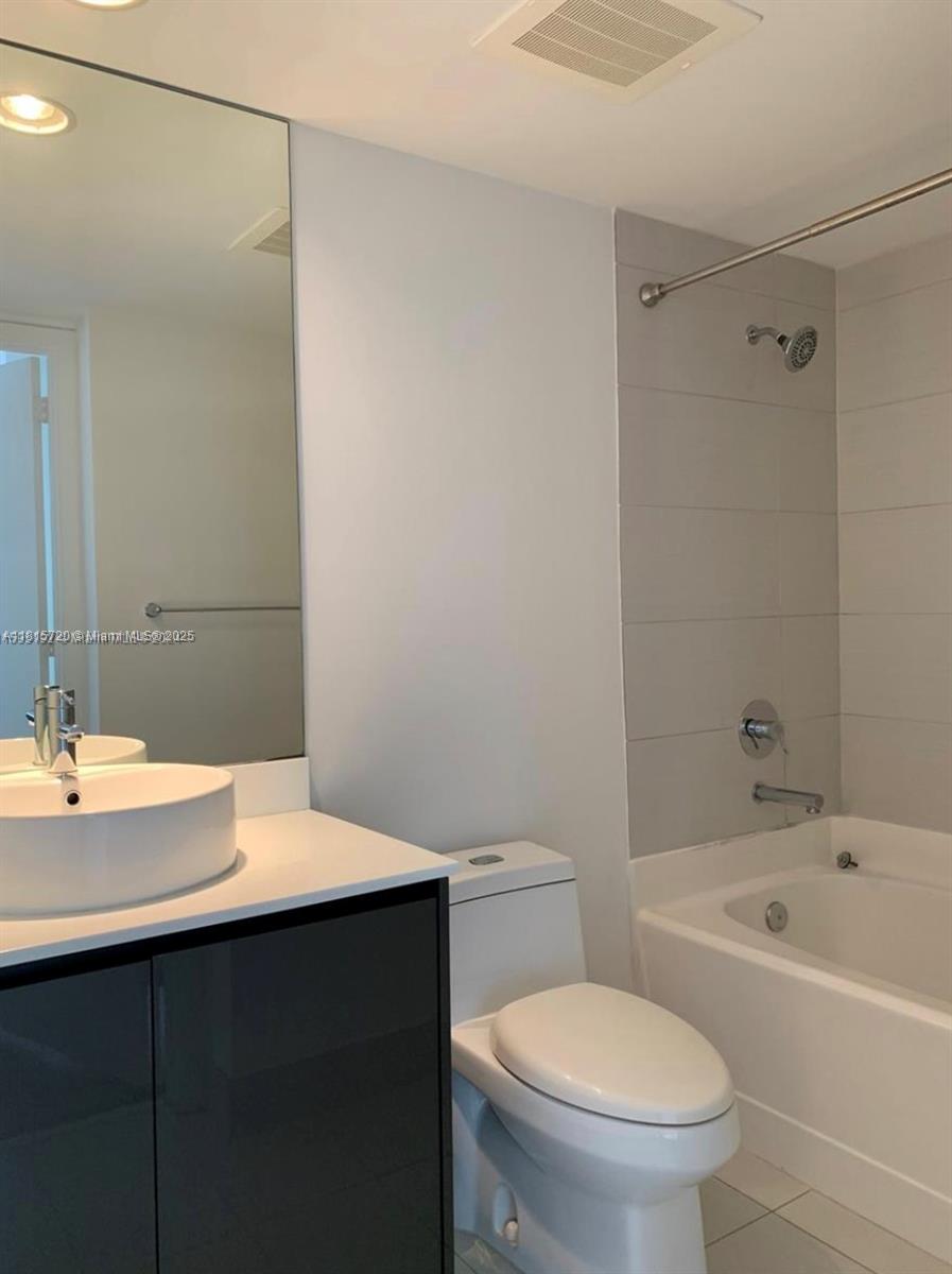 31 SE 6th St # 2705