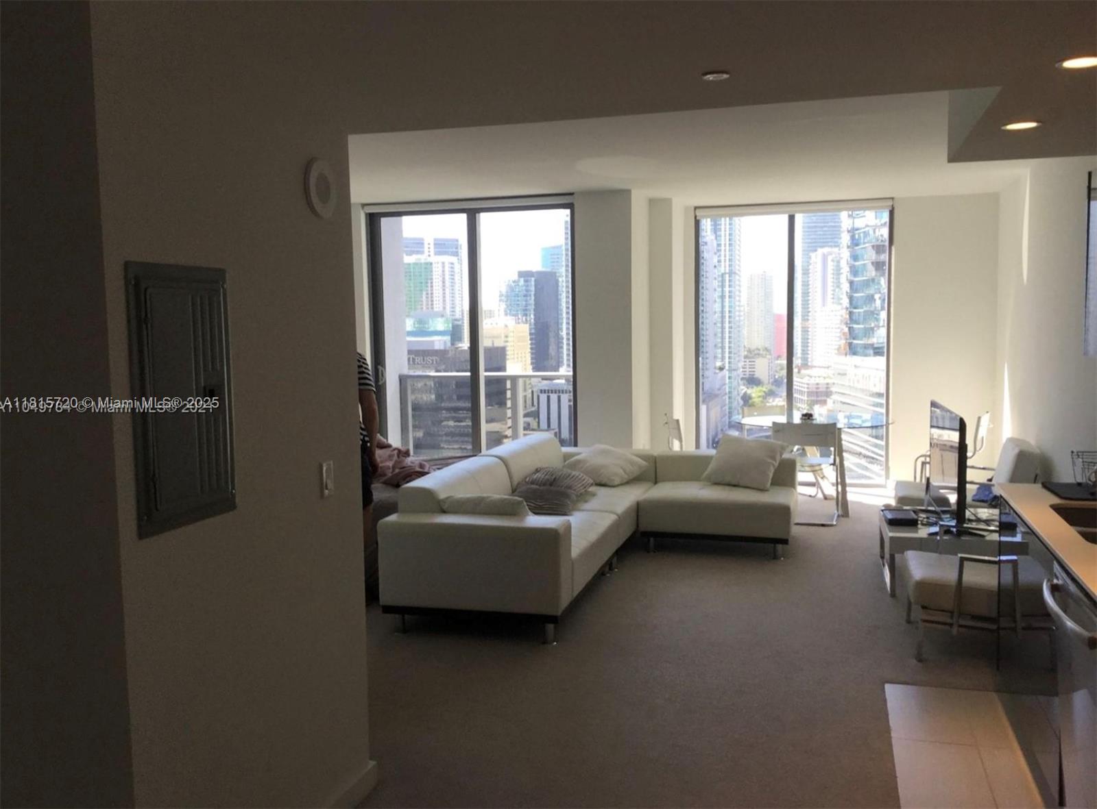 31 SE 6th St # 2705