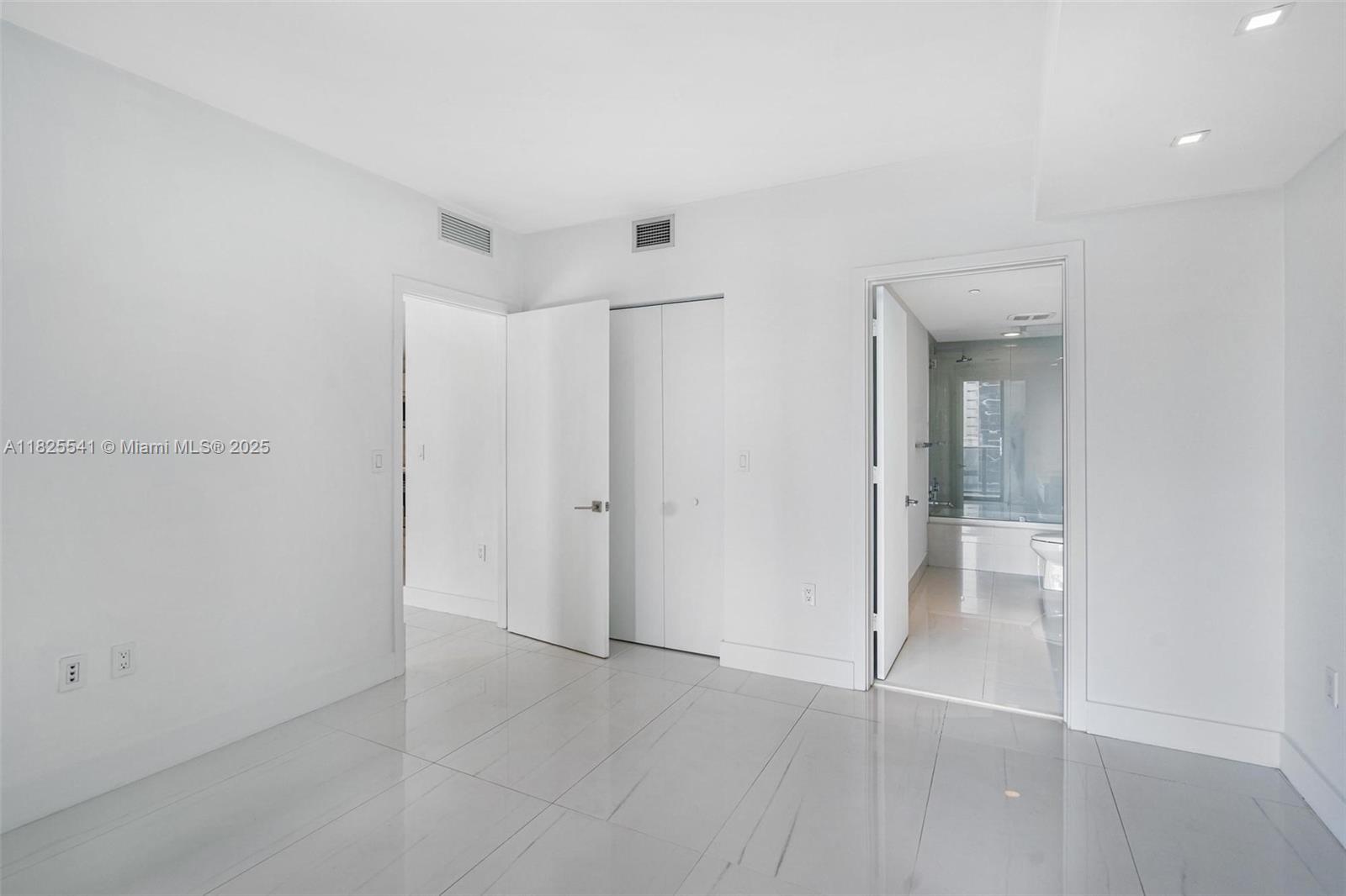 45 SW 9th St # 2002