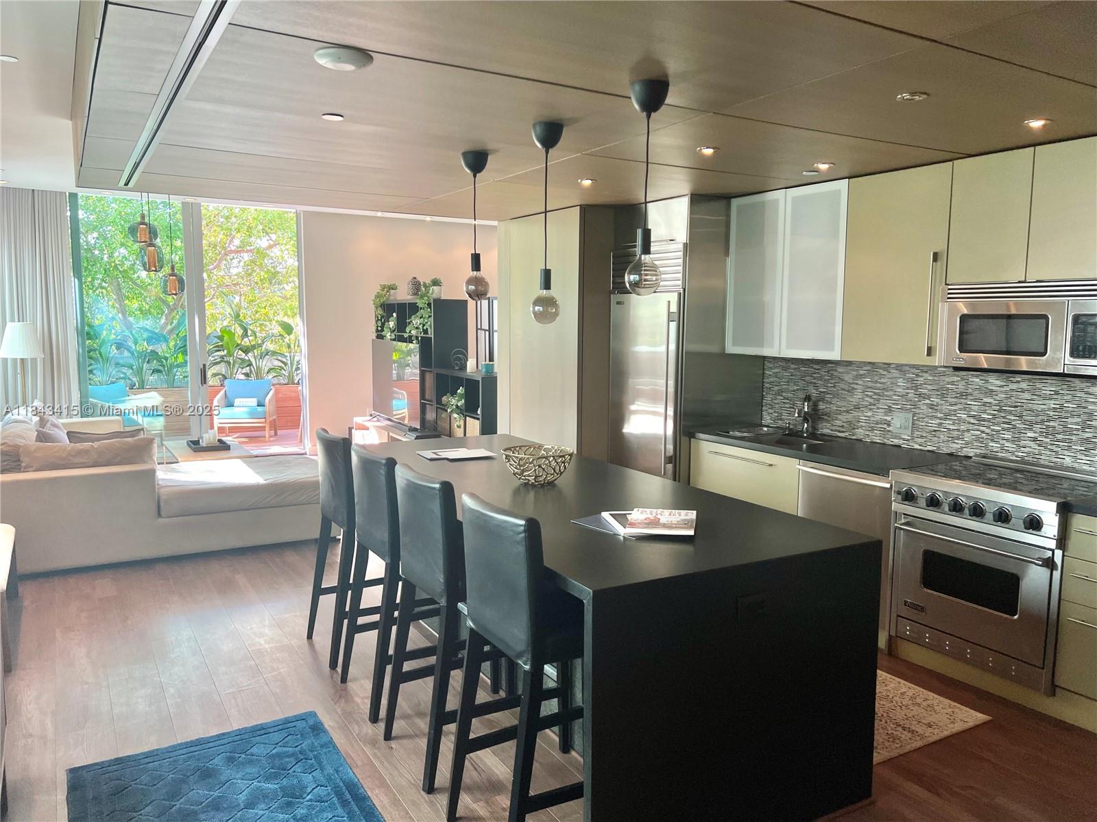 1700 Meridian Ave # 206