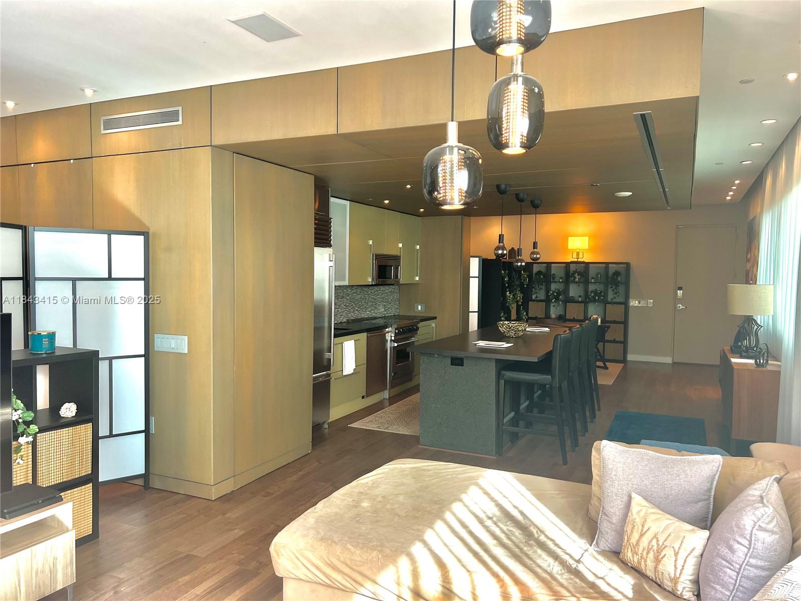 1700 Meridian Ave # 206