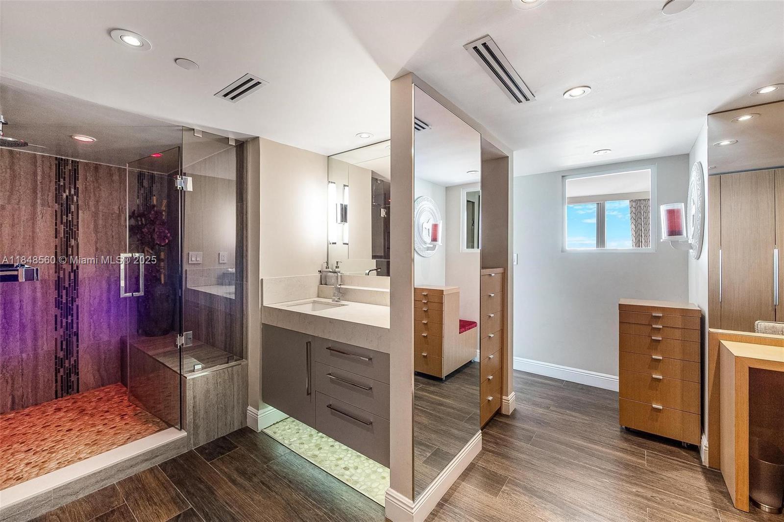 1100 West Ave # 820