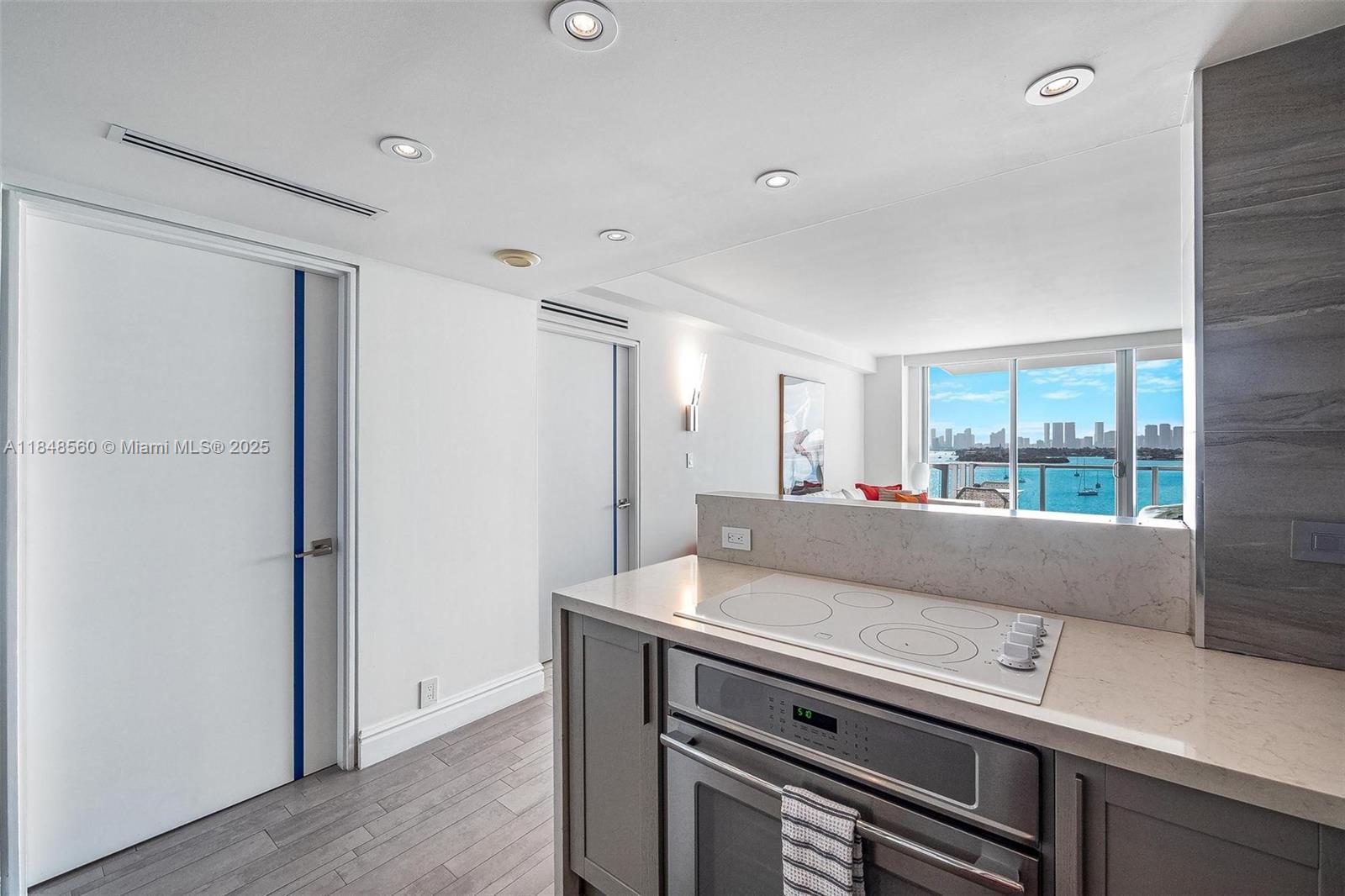 1100 West Ave # 820