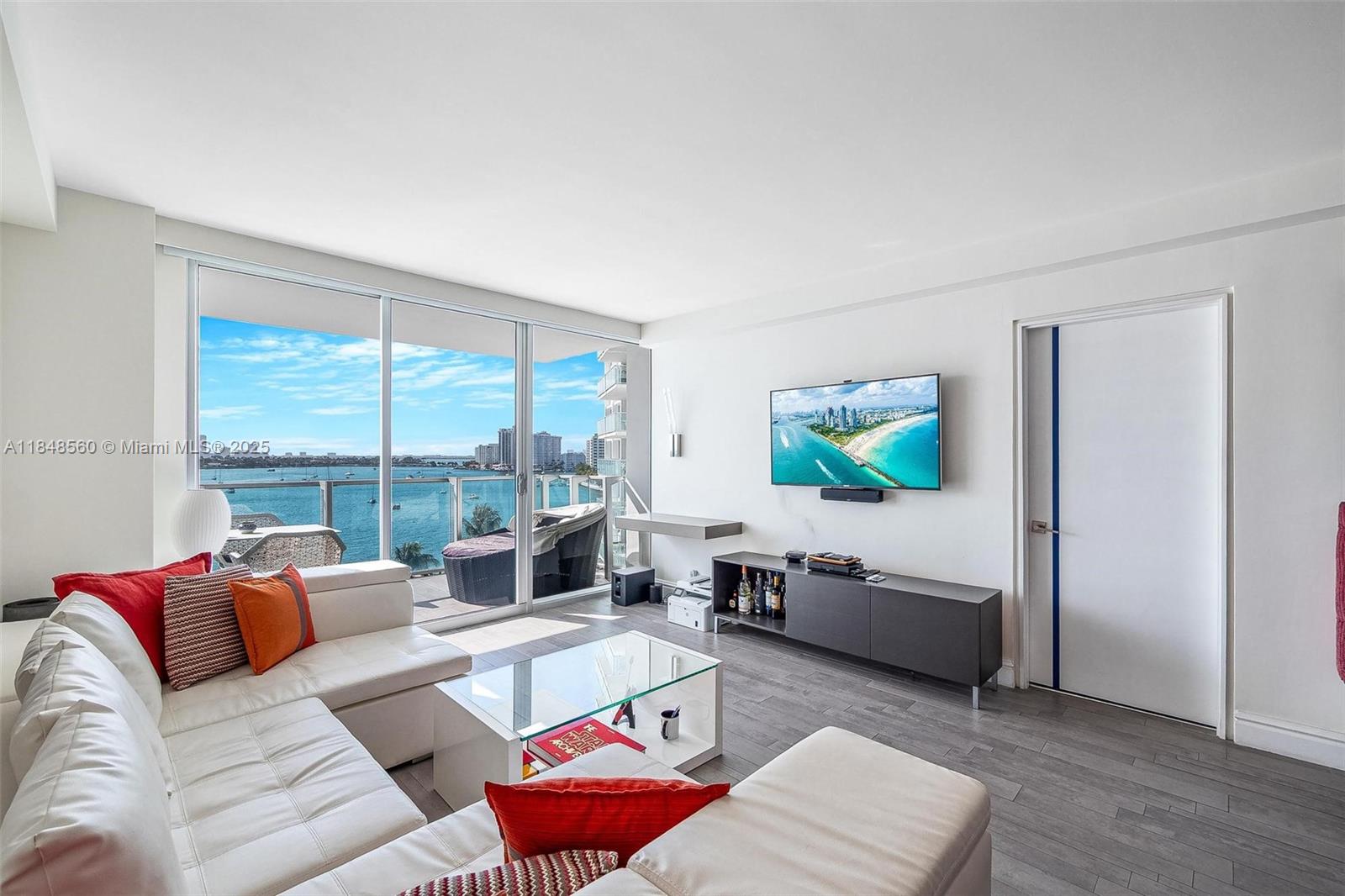 1100 West Ave # 820