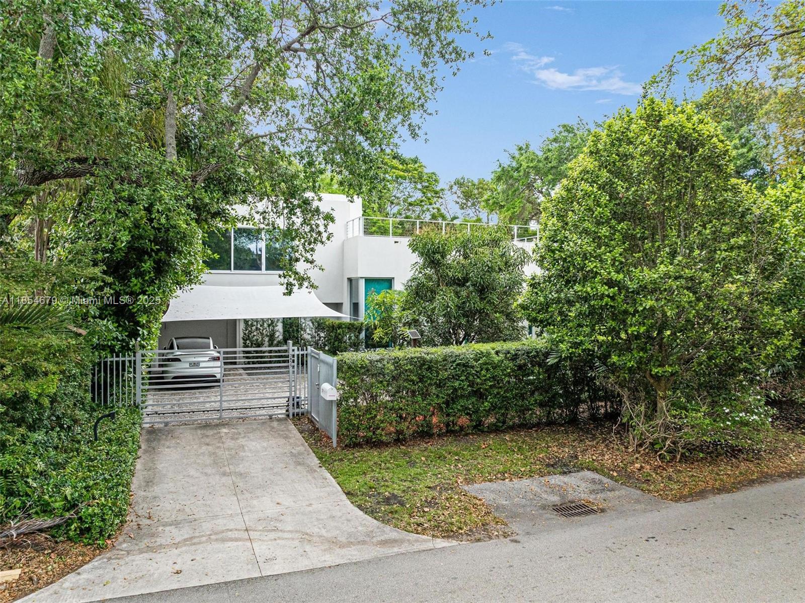 3855 Poinciana Ave
