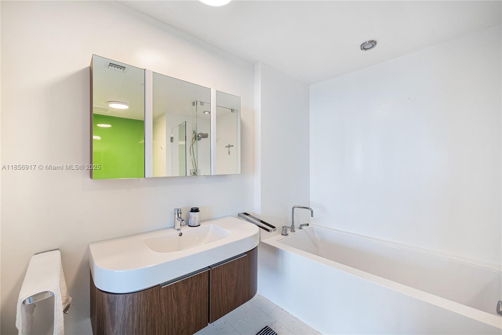 6799 Collins Ave # 02 Unit: LPH01 & 02