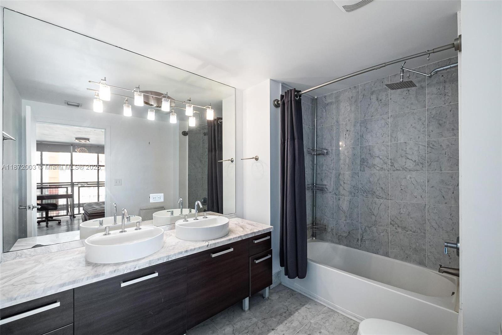 244 Biscayne Blvd # 445
