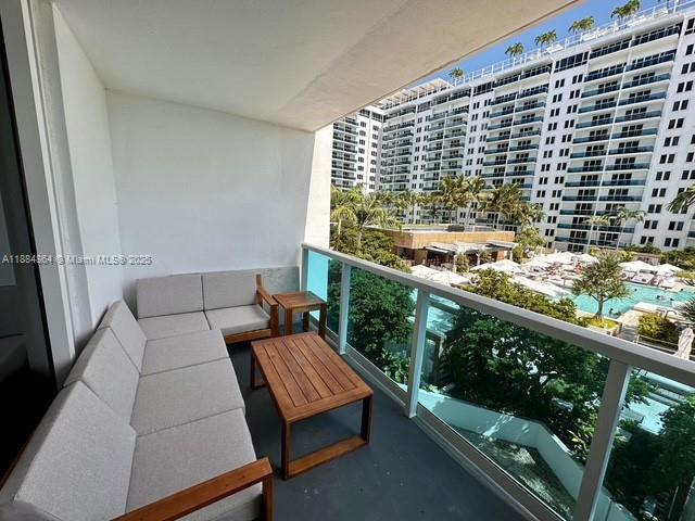 2301 Collins Ave # 511