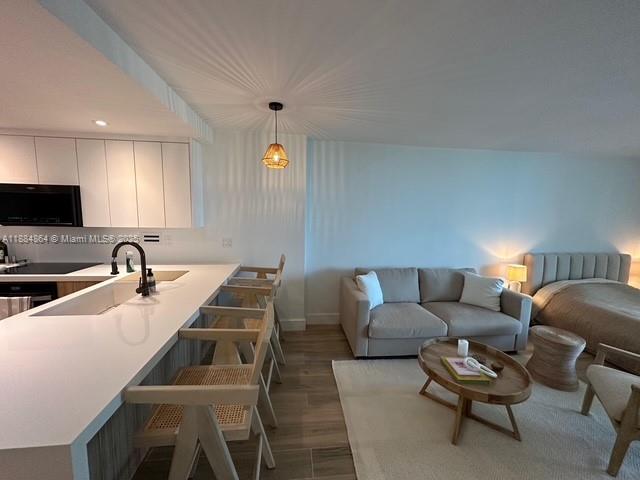 2301 Collins Ave # 511