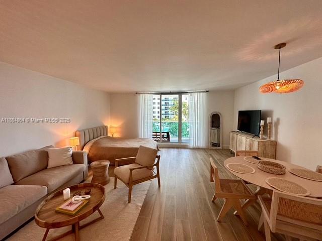2301 Collins Ave # 511