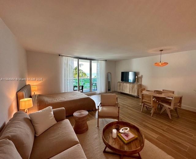 2301 Collins Ave # 511