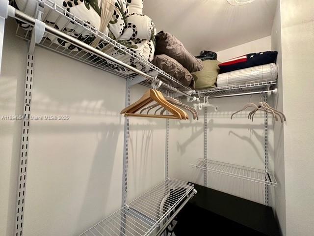 2301 Collins Ave # 511
