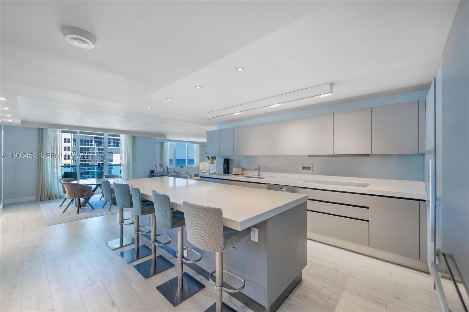 2301 Collins Ave Unit: 1414/1415
