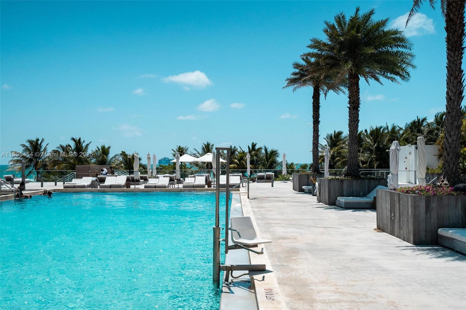 2301 Collins Ave Unit: 1414/1415