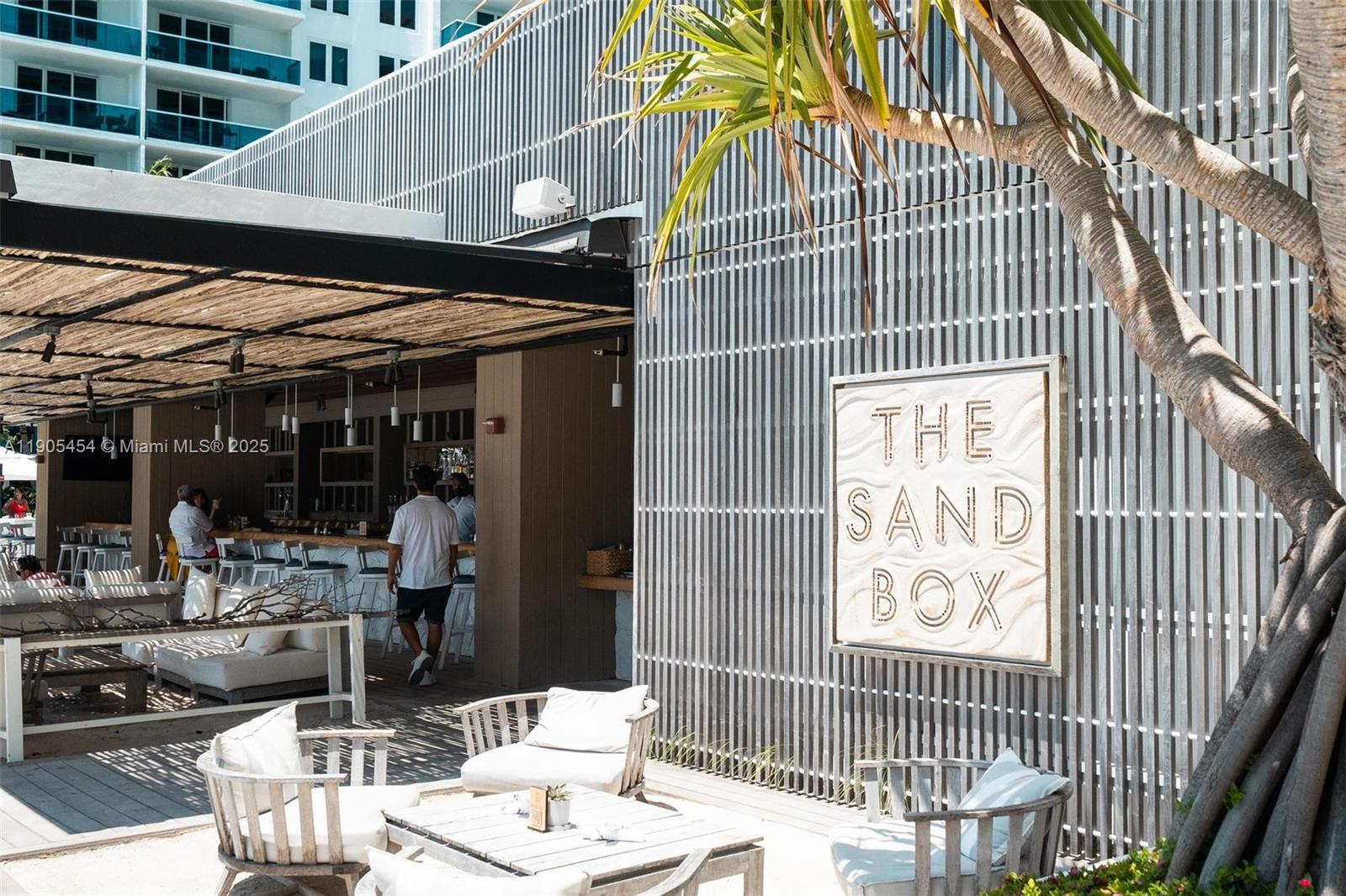 2301 Collins Ave Unit: 1414/1415