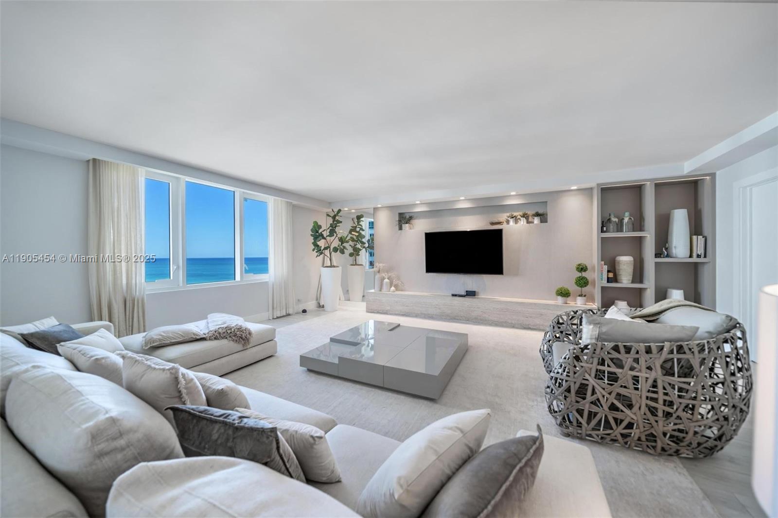 2301 Collins Ave Unit: 1414/1415