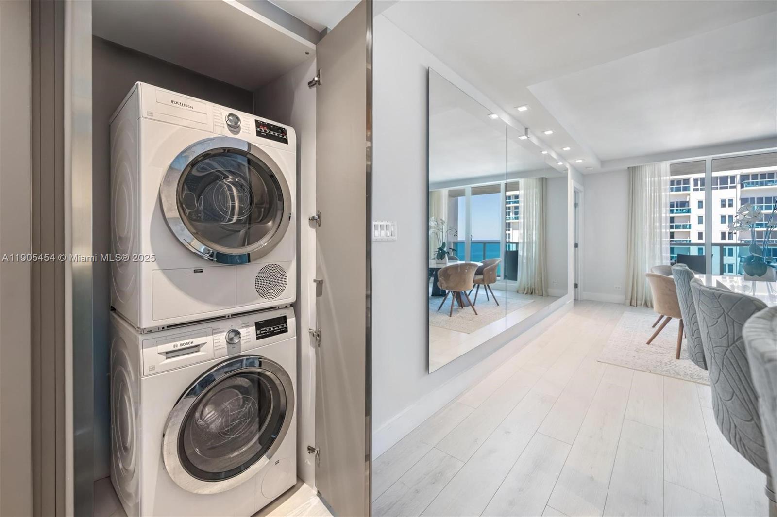 2301 Collins Ave Unit: 1414/1415