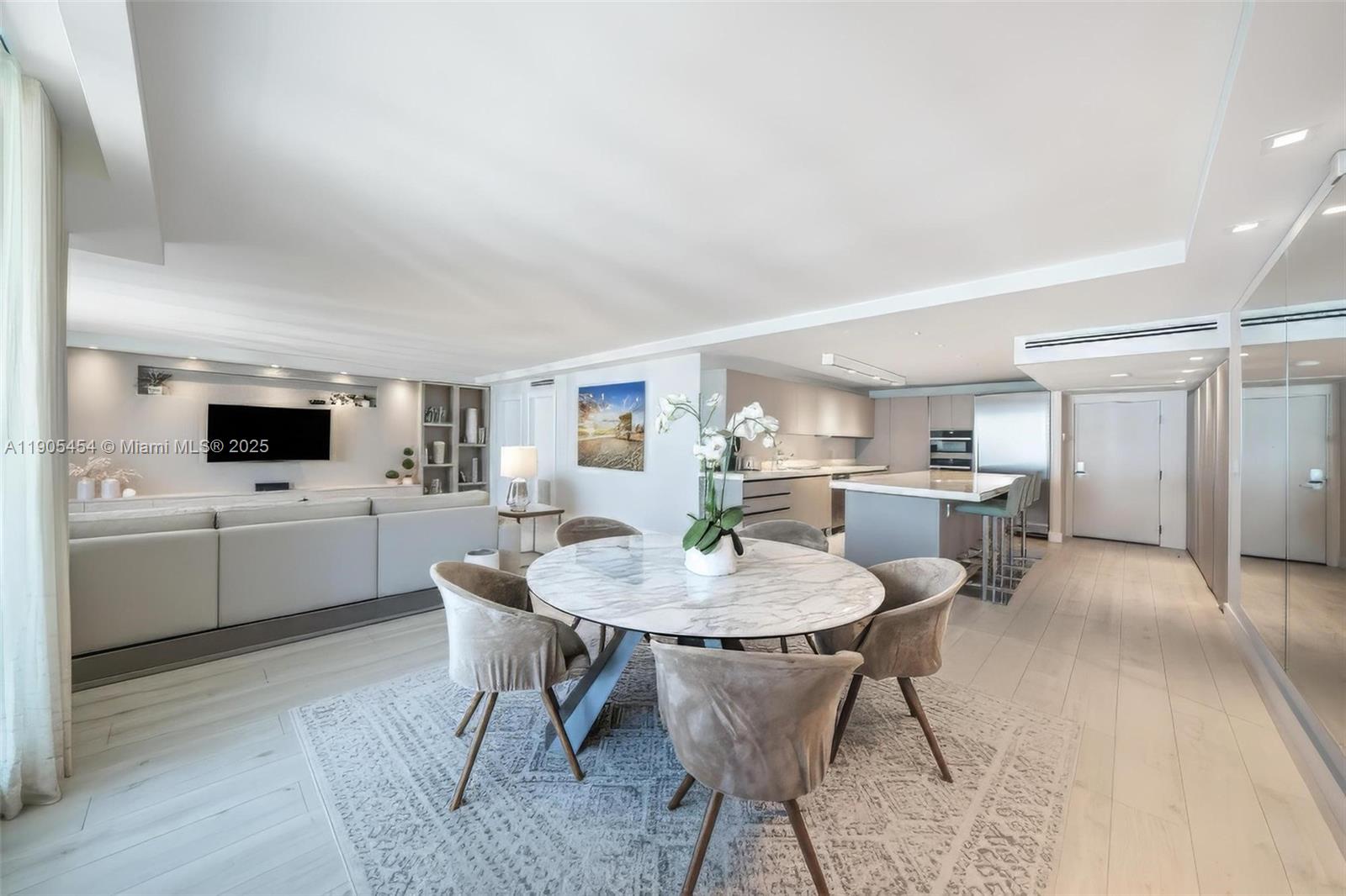 2301 Collins Ave Unit: 1414/1415