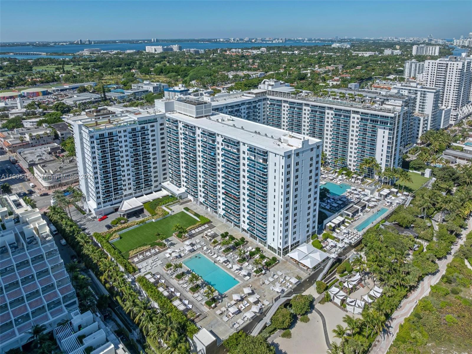 2301 Collins Ave Unit: 1414/1415