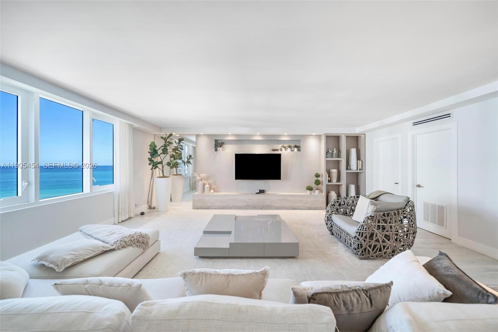 2301 Collins Ave Unit: 1414/1415
