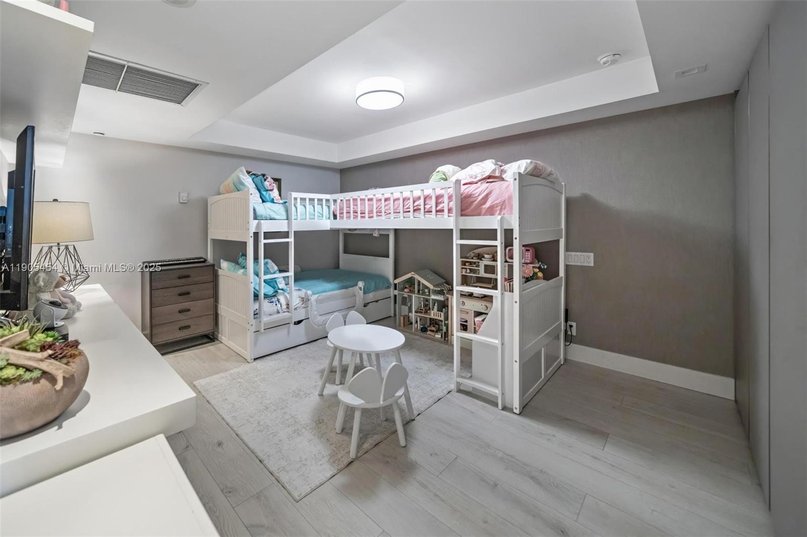 2301 Collins Ave Unit: 1414/1415