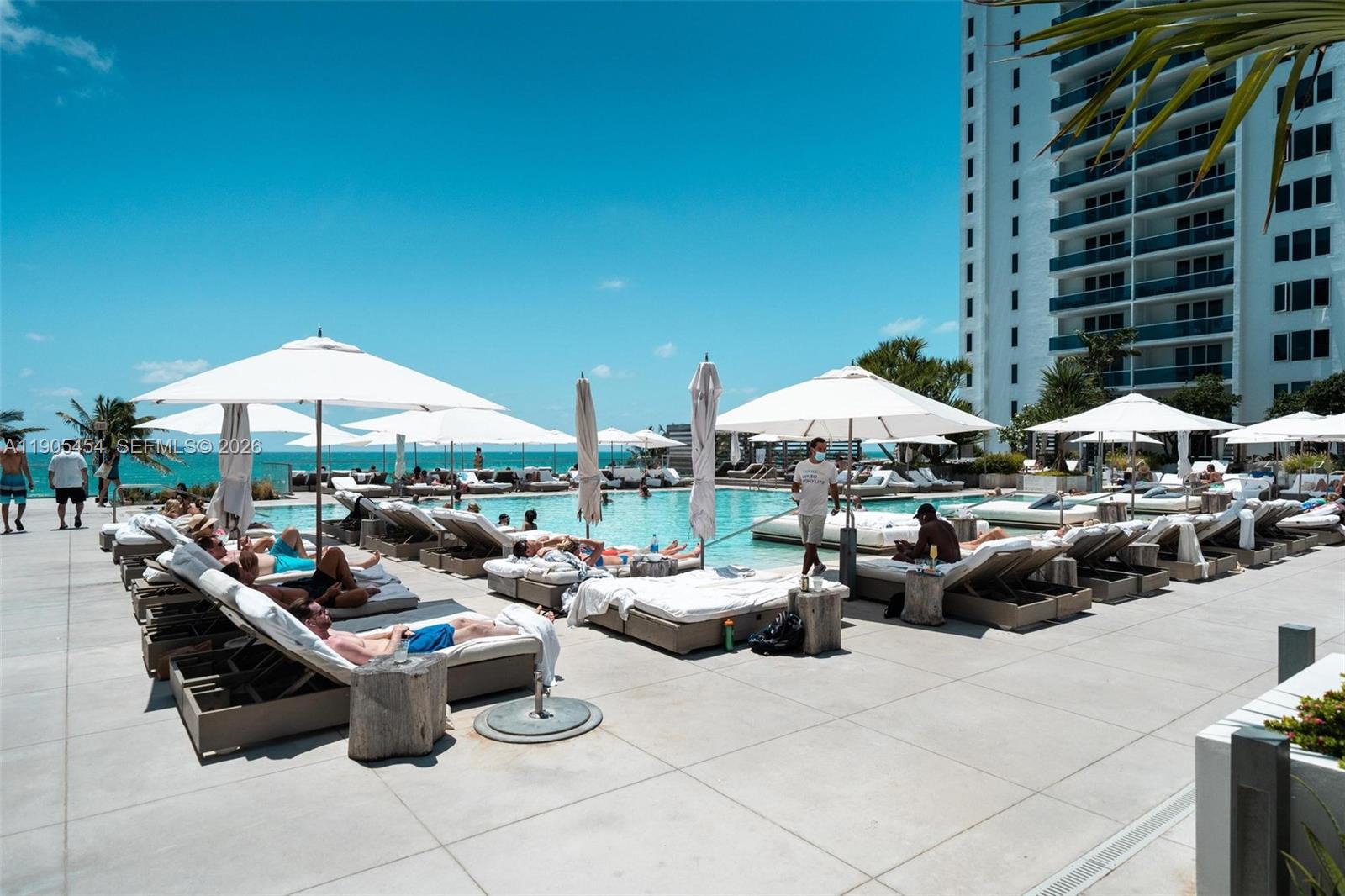 2301 Collins Ave Unit: 1414/1415