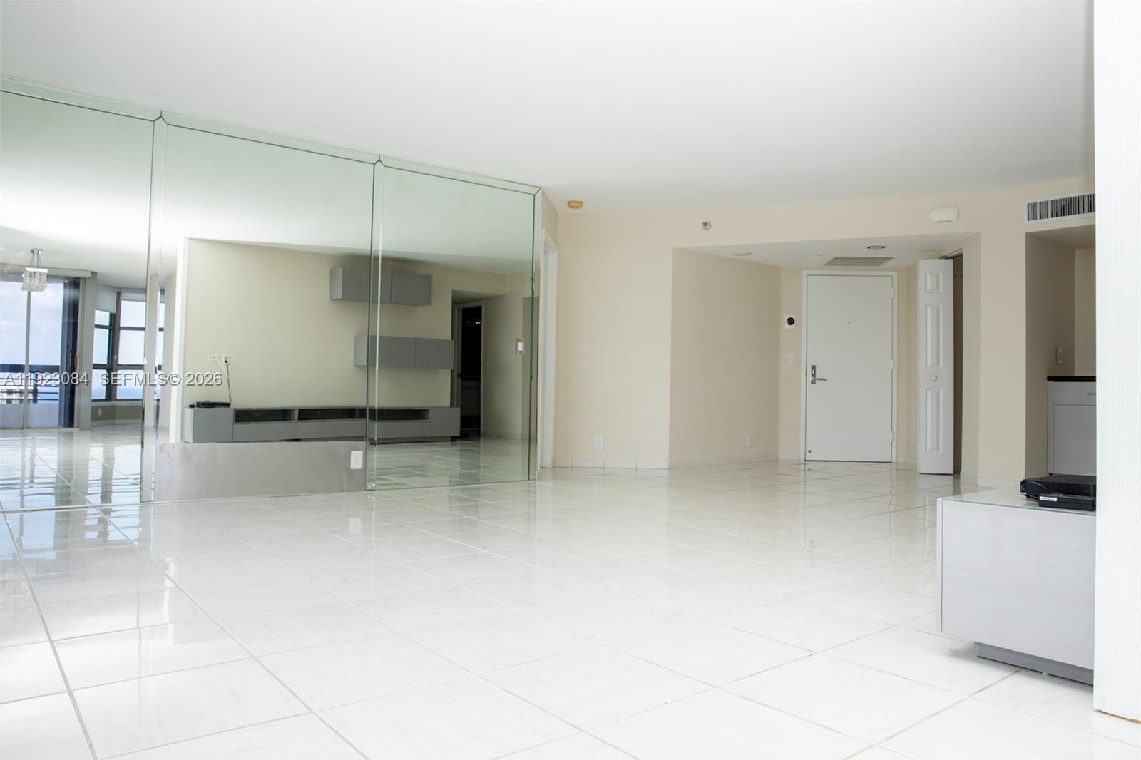 3500 Mystic Pointe Dr # 3506