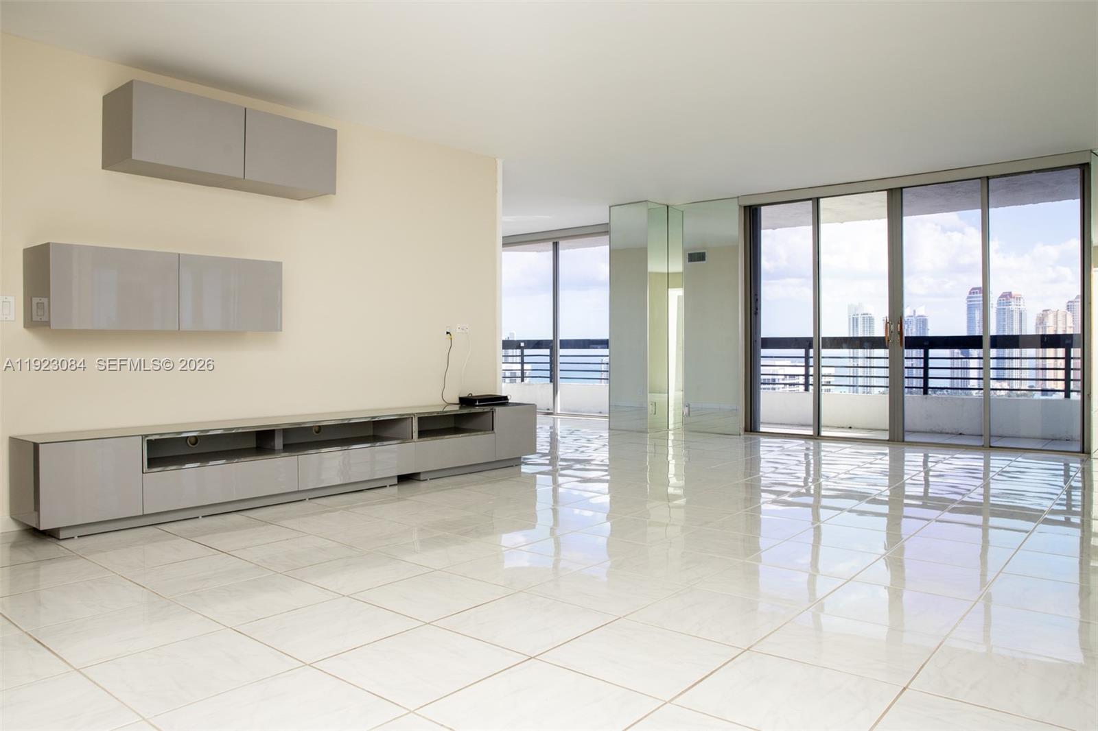 3500 Mystic Pointe Dr # 3506