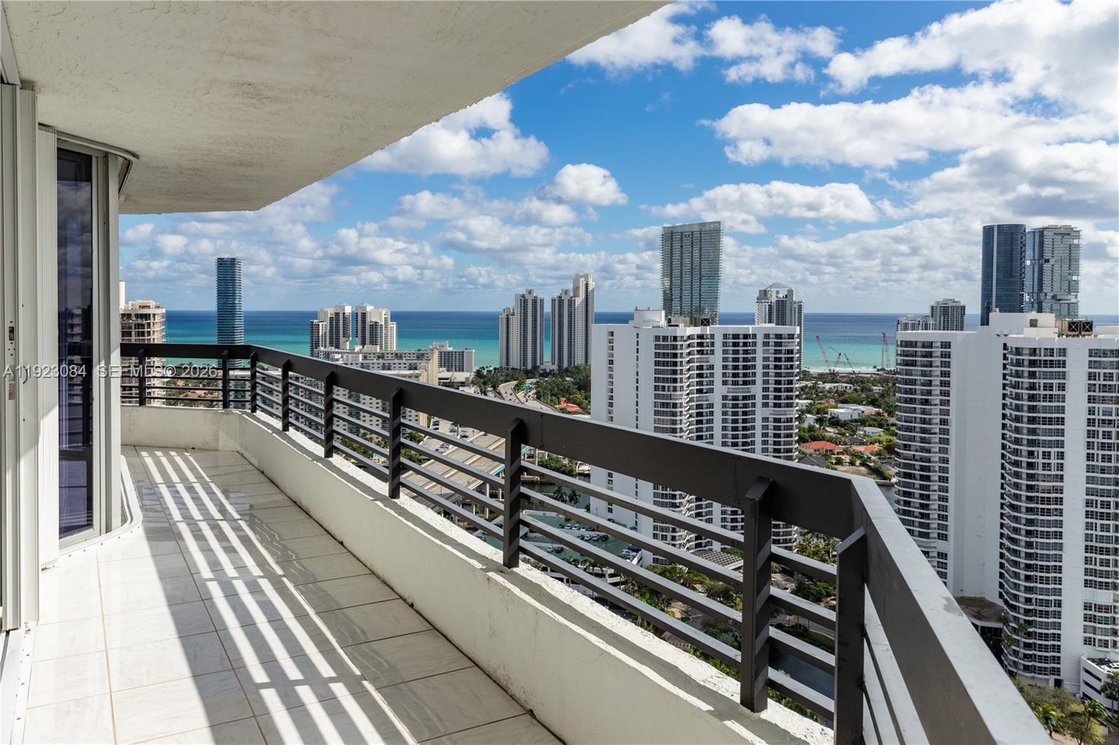 3500 Mystic Pointe Dr # 3506