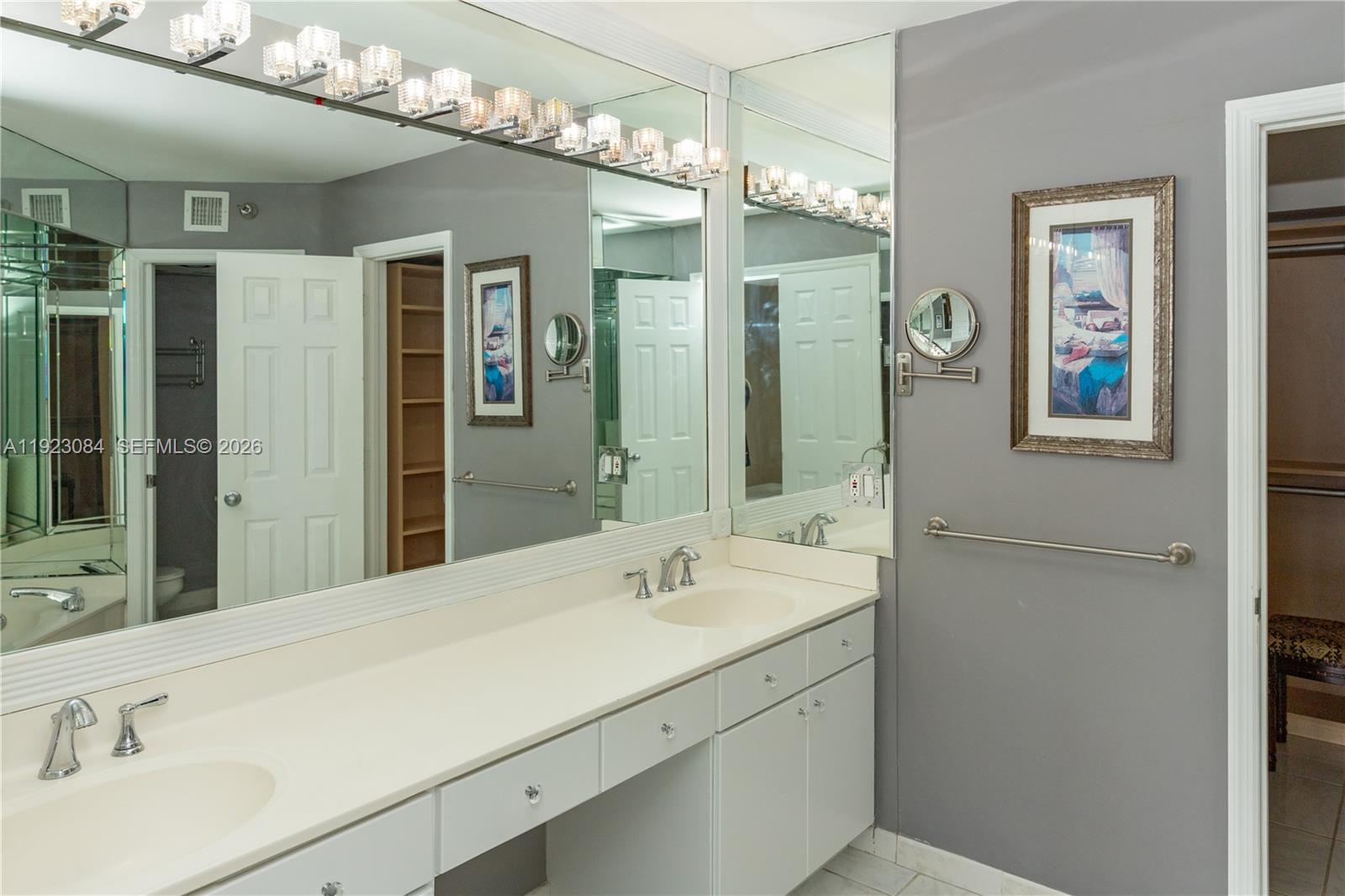 3500 Mystic Pointe Dr # 3506