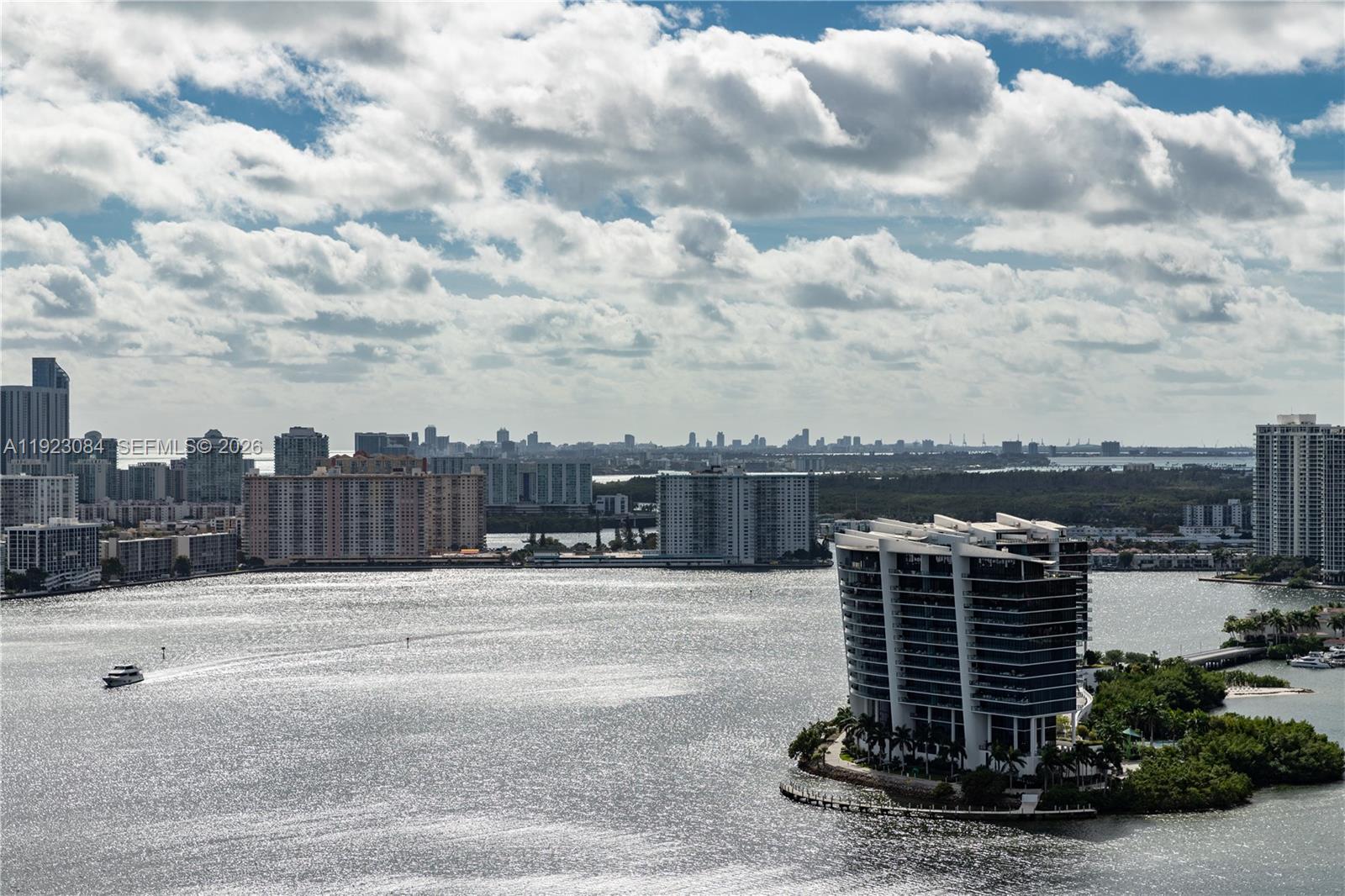 3500 Mystic Pointe Dr # 3506